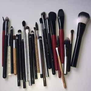 25 Makeup brushes (mac, smashbox, sigma,etc)